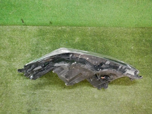 Битая Фара правая Toyota Camry xv70 (2020-н.в.) LED