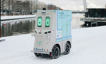 Автономные роботы-доставщики HeRo облегчают покупателям в Хельсинки праздничные покупки