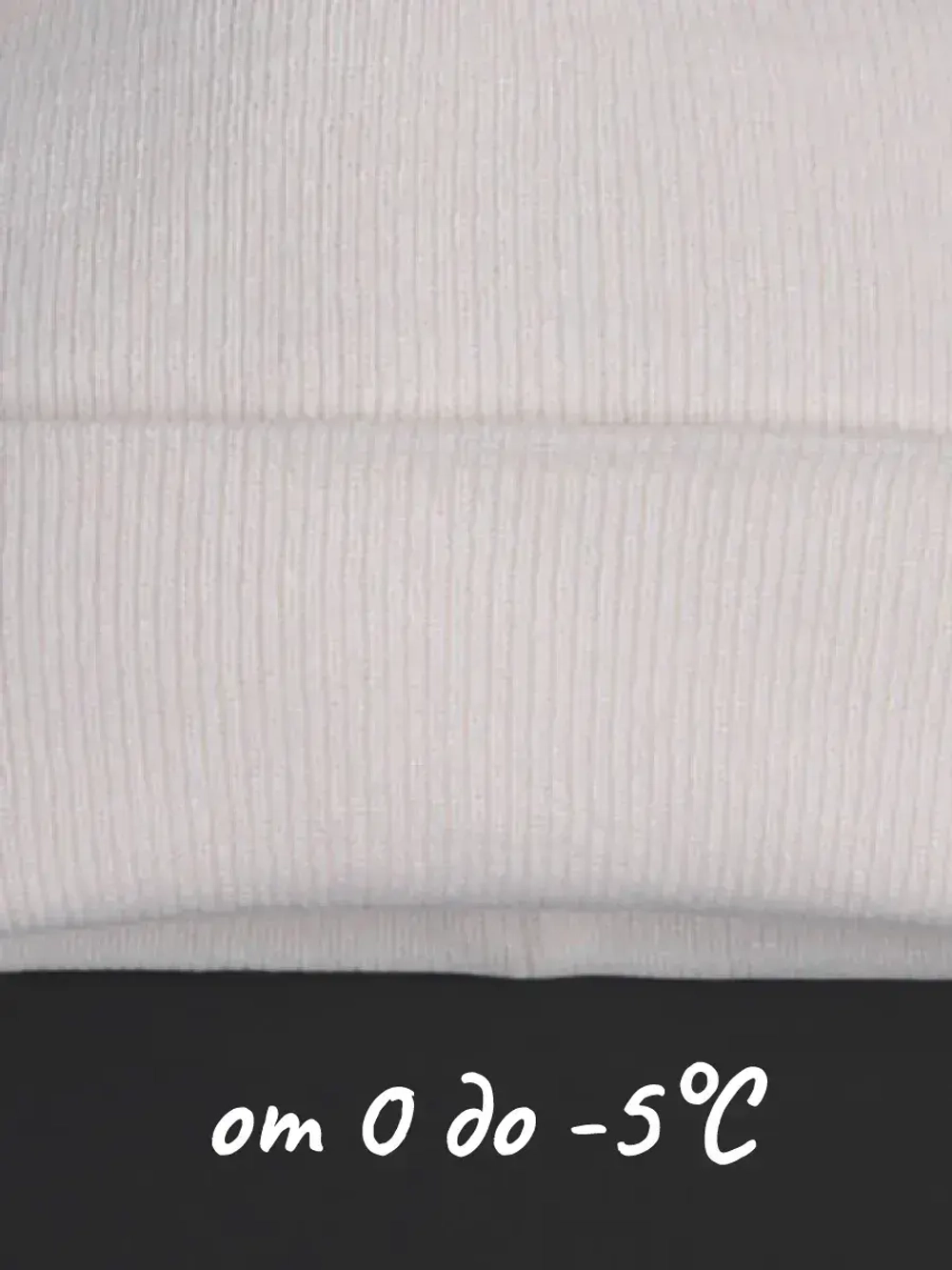 Шапка детская осенняя с помпонами