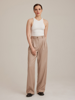 Брюки прямого кроя со складками из итальянской ткани бежевые