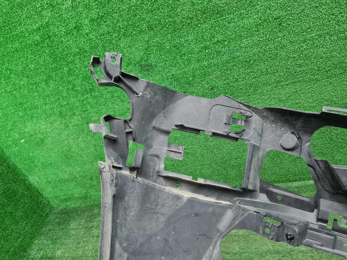 Кронштейн переднего бампера BMW 5er G30 (17-20)