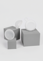 Менструальный диск с анатомической выемкой для извлечения