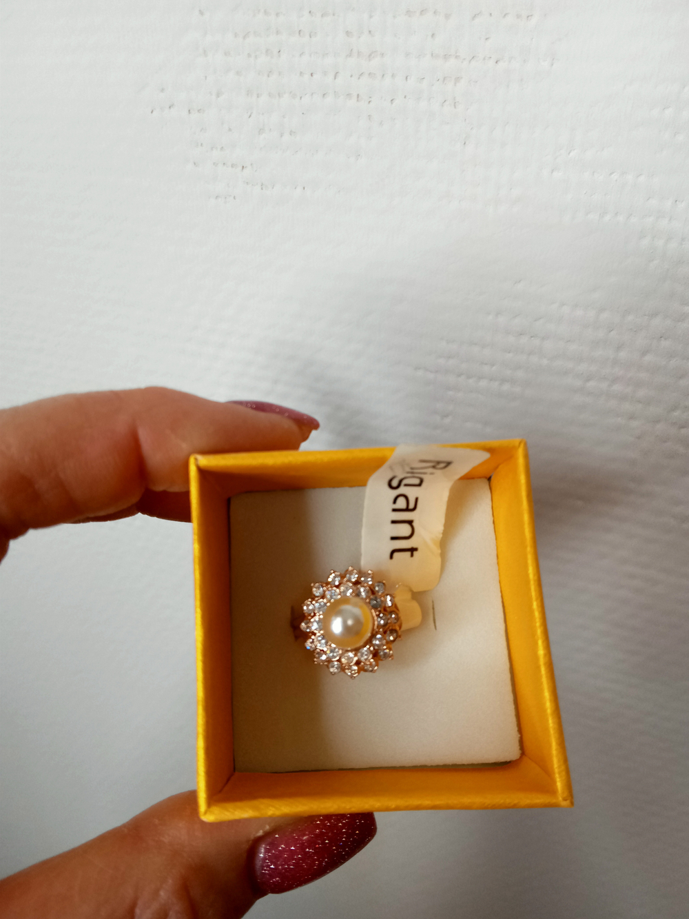 Кольцо позолоченное с жемчугом.Размер-17