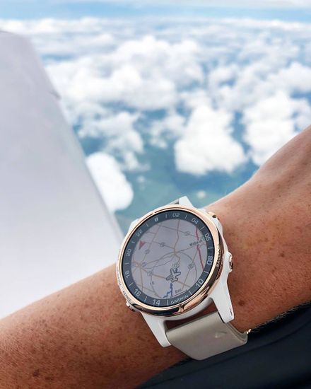 Умные авиационные часы Garmin D2 Delta S розовое золото с бежевым ремешком 010-01987-31