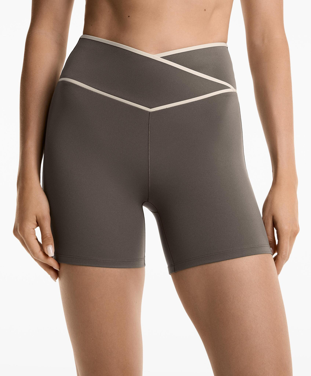 OYSHO Шорты Perfect-adapt с V-образным вырезом и талией 10 см, серо-коричневый