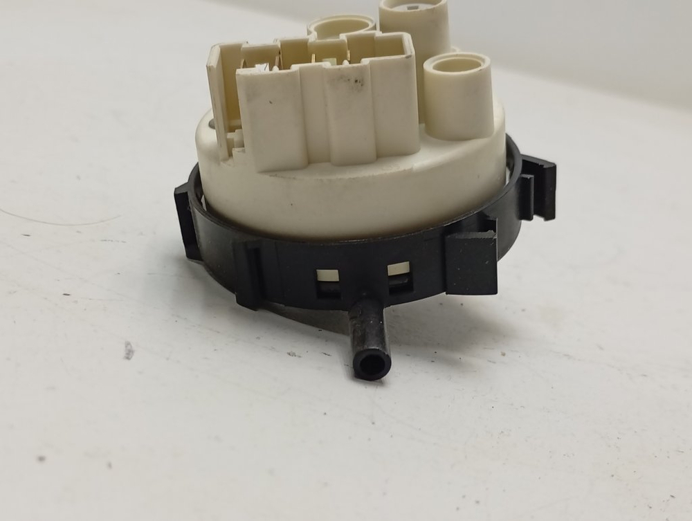 WISL62CSI кт55 Датчик уровня воды для стиральной машины Indesit 16001591503 б/у