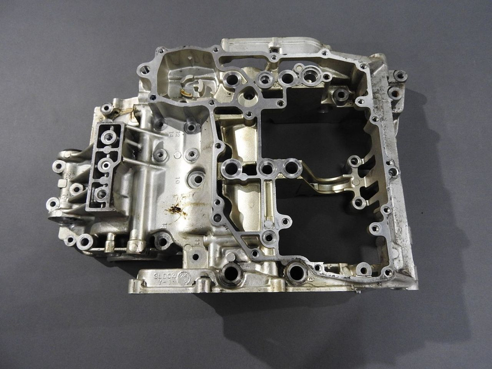 нижняя часть картера Yamaha TDM850-2 RN03J