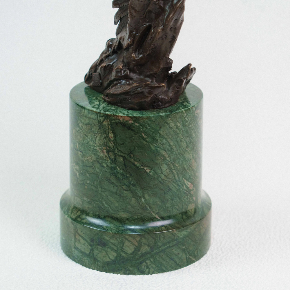 Кабинетная скульптура «Орлы в полете»