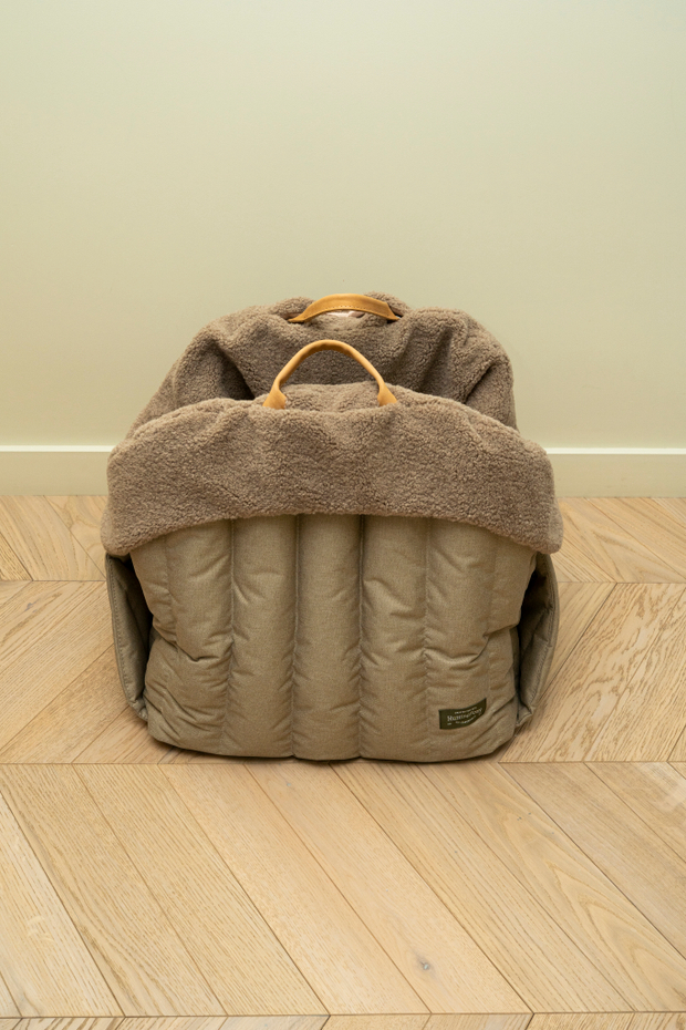 Комплект: Автокресло бежевое + чехол меховой