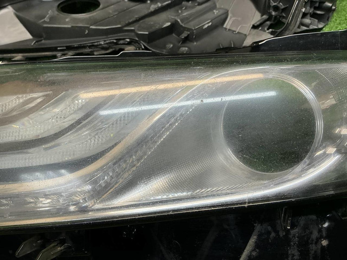 Стекло и корпус фары Toyota Camry xv70 (2017-2021)