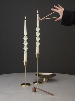 Набор аксессуаров для свечей дымчато-коричневого цвета из коллекции Essential