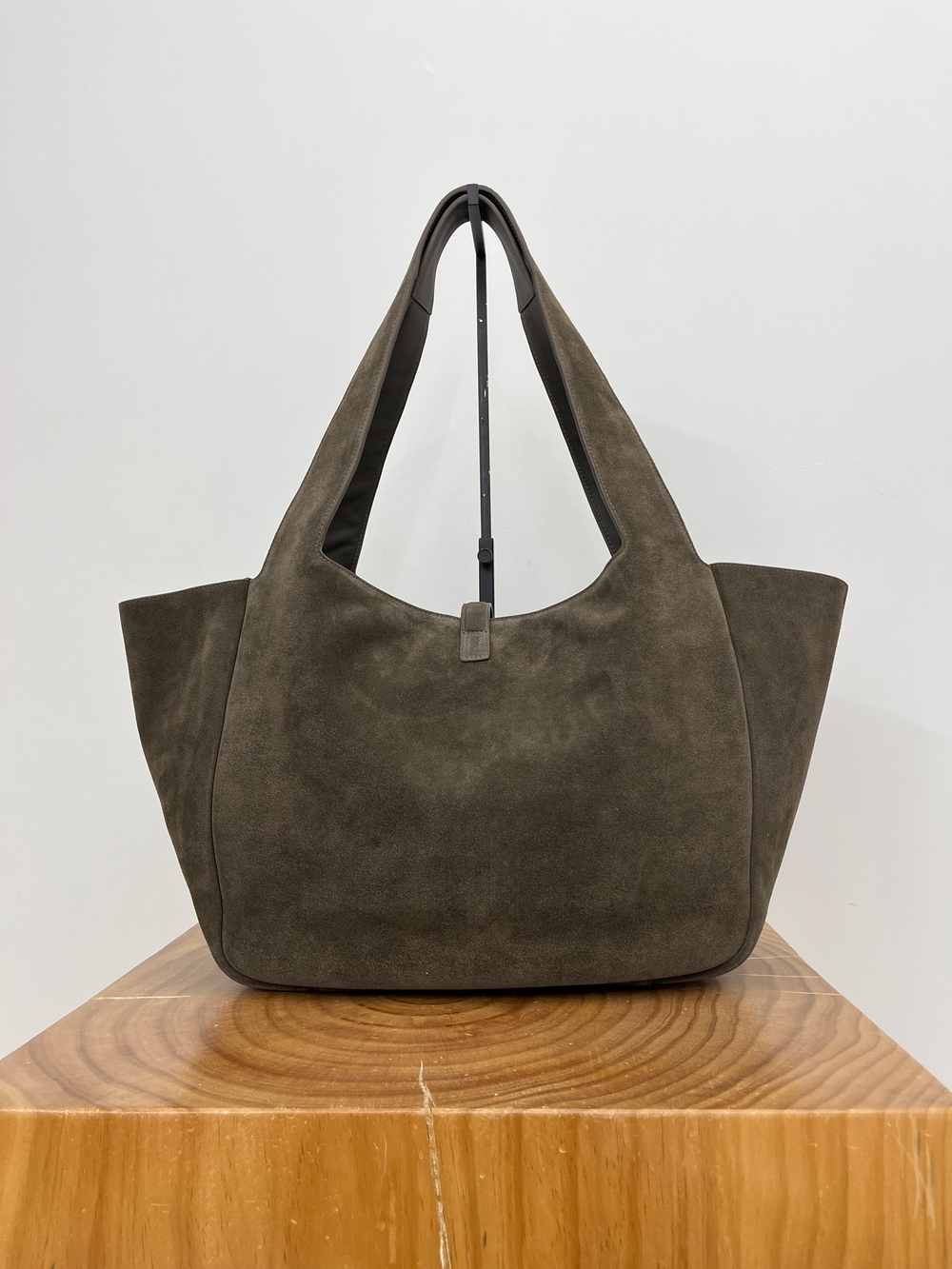 LE 5 À 7 BEA ИЗ ЗАМШИ