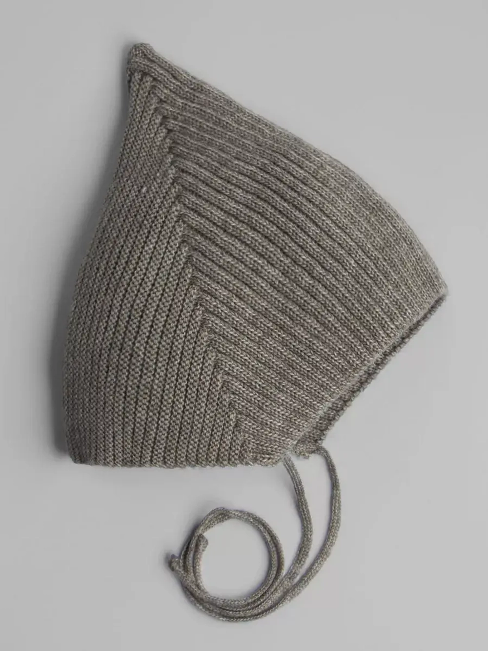 Чепчик детский вязаный на завязках