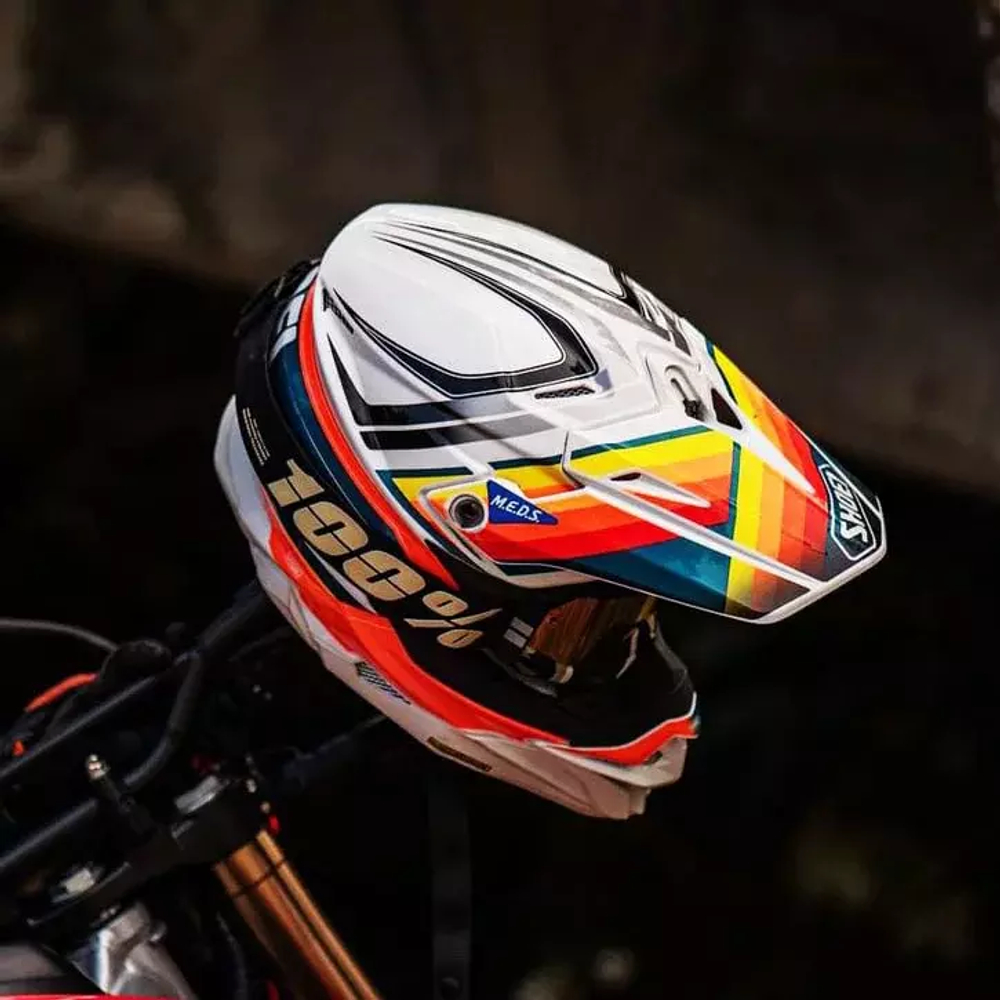 SHOEI VFX-WR Pinnacle TC-8