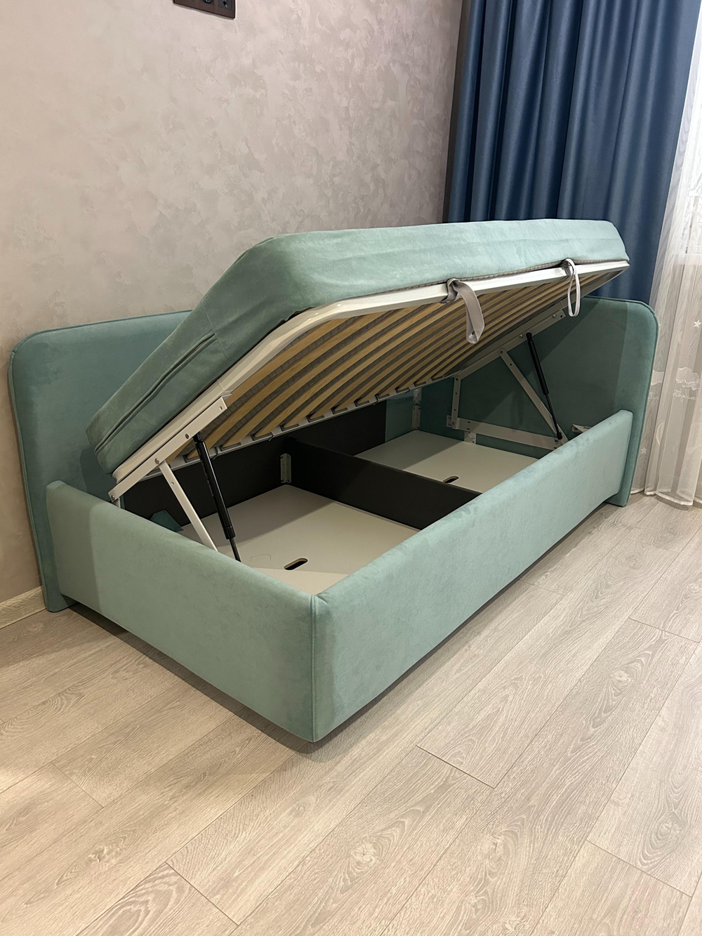 Чехол на матрас в материале кровати