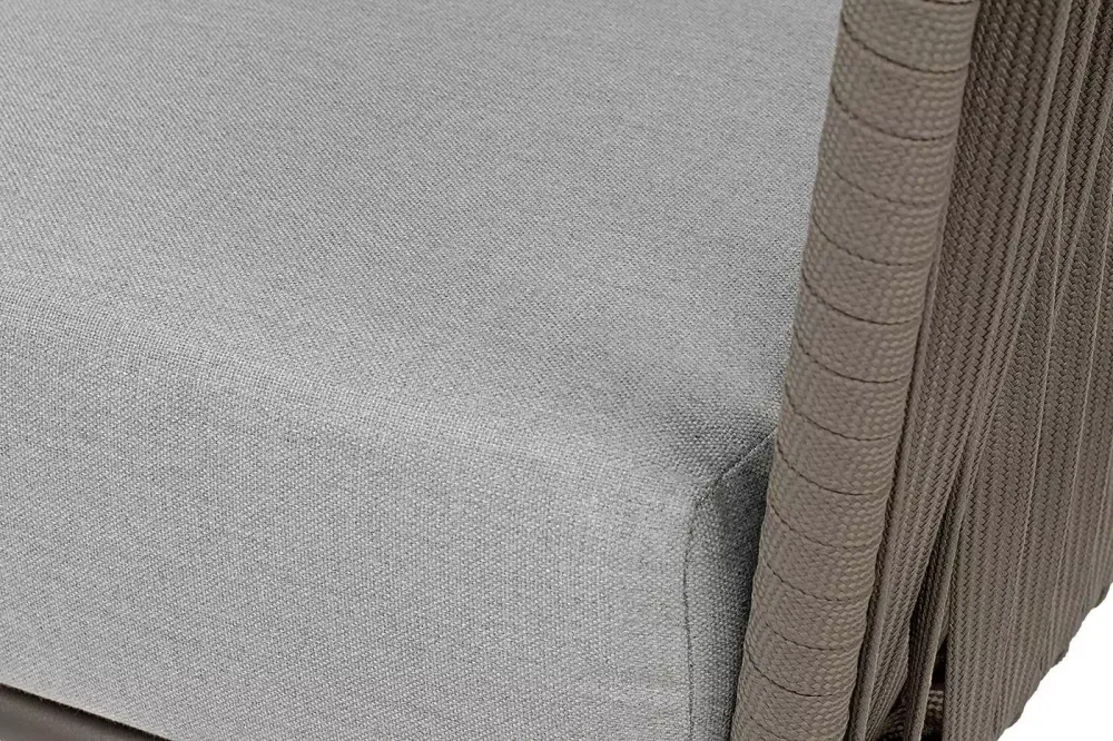 "Багамы" кресло плетеное из роупа, каркас алюминий бежево-серый (RAL7006) муар, роуп серо-коричневый 23мм, ткань светло-серая