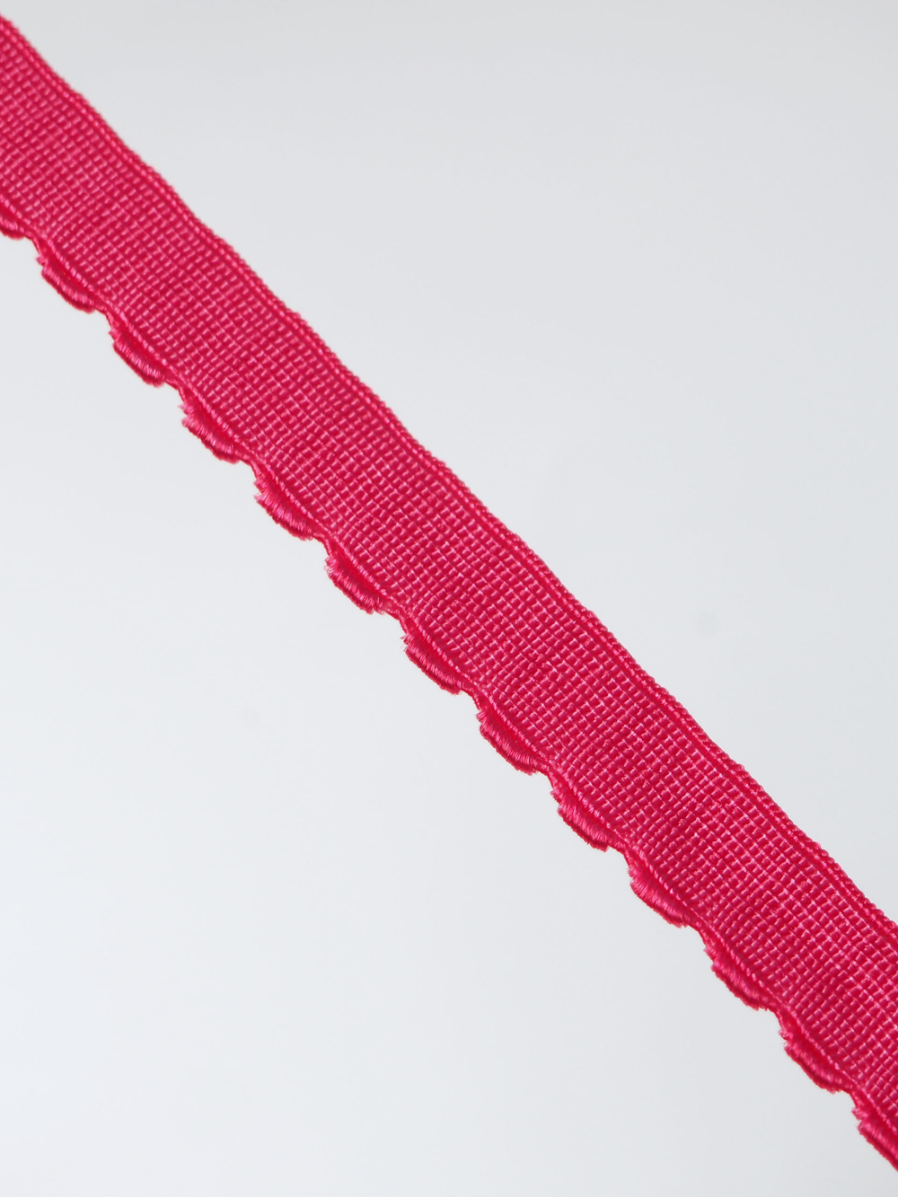 Резинка отделочная малиново-красная ажурная ширина 12 мм