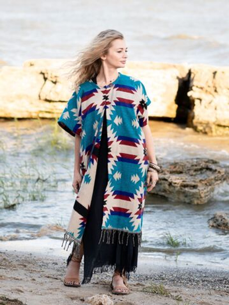 Накидка с этническим геометрическим орнаментом