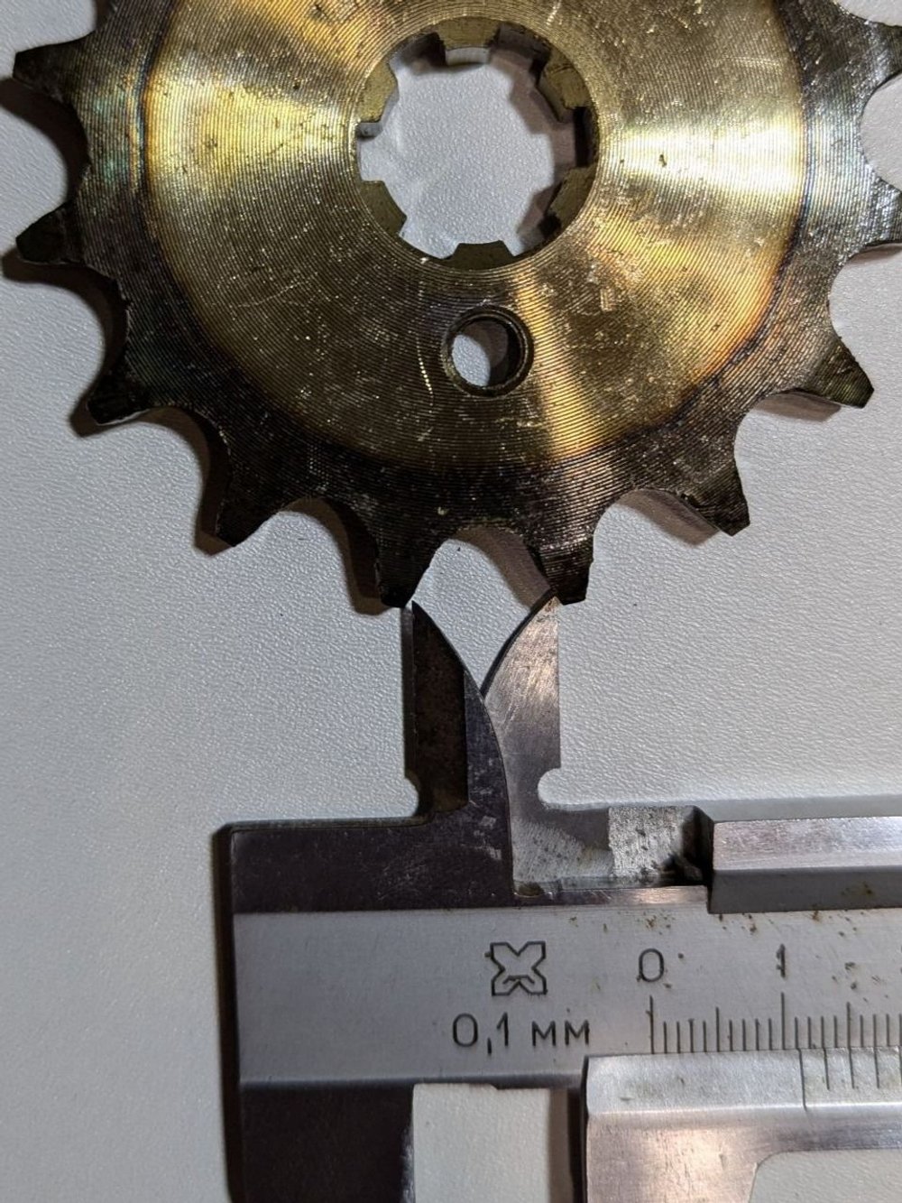 - Звезда ведущая передняя скоростная 428 - 16 для мотоцикла с валом 17 мм, сталь