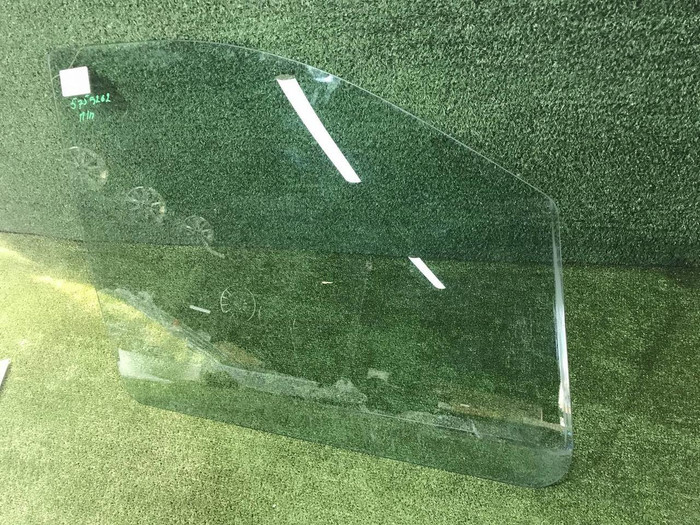 Стекло двери переднее правое Mercedes Vito W639 (2003-2014)