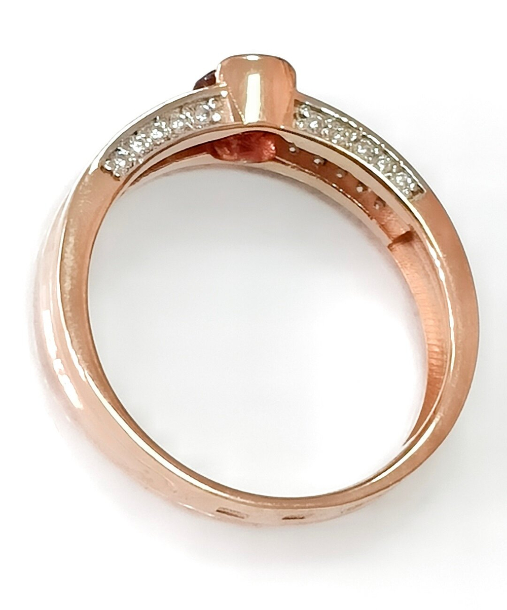 Ювелирное кольцо из серебра с позолотой,вставка гранат,фианиты