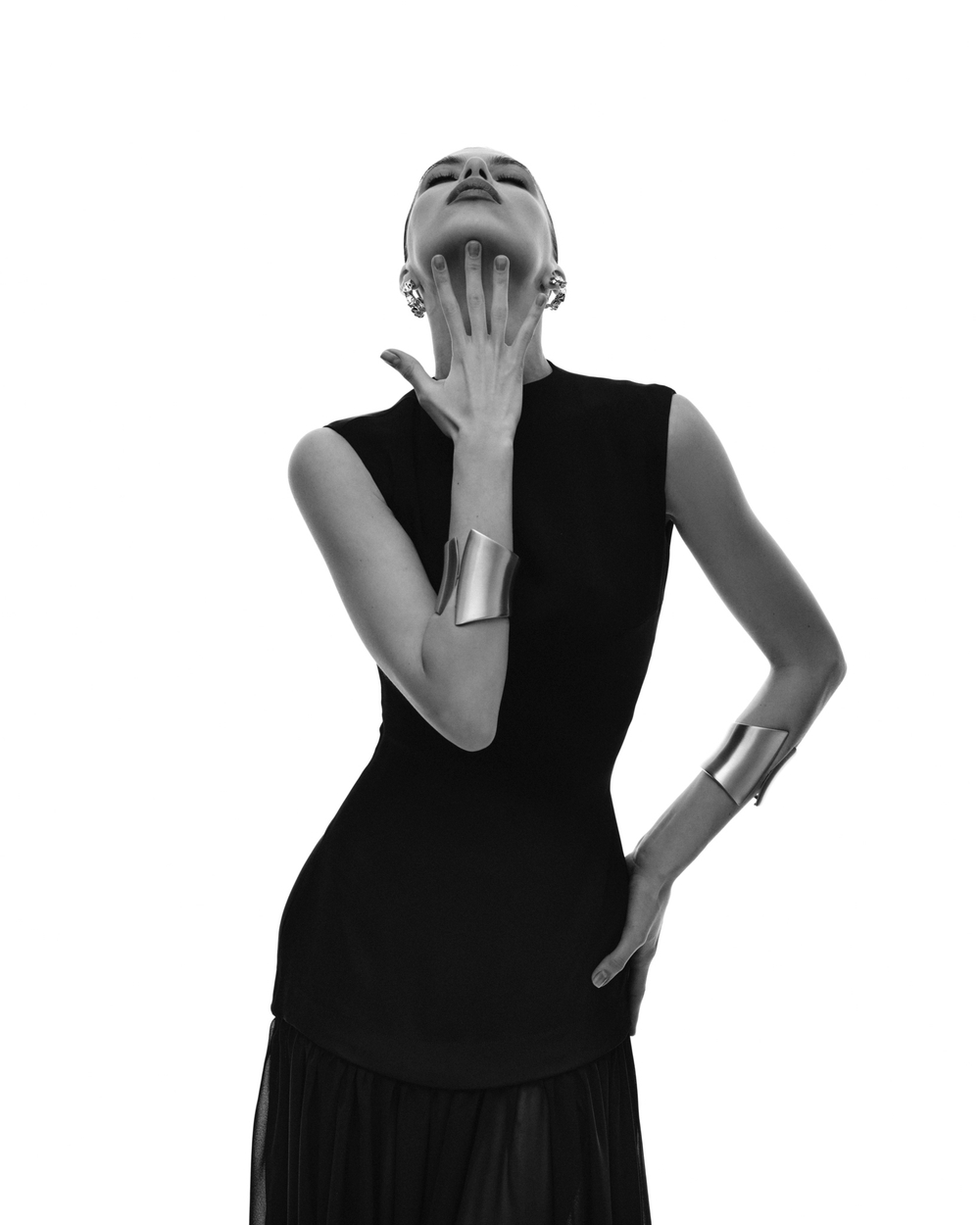 "Eternal black" Платье в пол без рукавов приталенное с летящей шифоновой юбкой