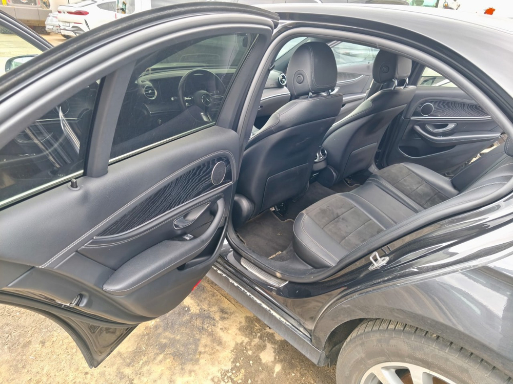 Mercedes-Benz E-CLASS 200 4MATIC Premium