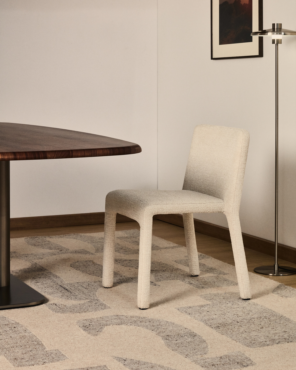 Штабелируемый стул Loria из бежевого шенилла