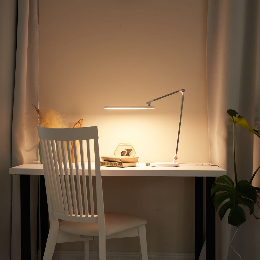 ULM-D113 18W-3000-6000K-DIM WHITE Светильник настольный светодиодный с беспроводной зарядкой телефонов. Сенсорный выключатель. Диммер. Белый. TM Uniel