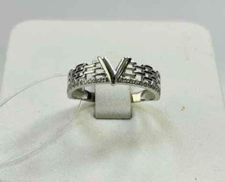 Кольцо из золота с фианитами