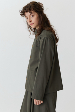 Жакет с тремя карманами серо-зеленого цвета