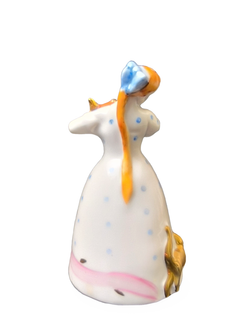 Фарфоровая статуэтка "Девушка с чайником" Дулево