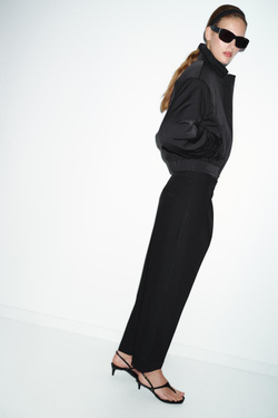 ZARA КОРОТКАЯ СТЕГАНАЯ КУРТКА, ЧЕРНЫЙ