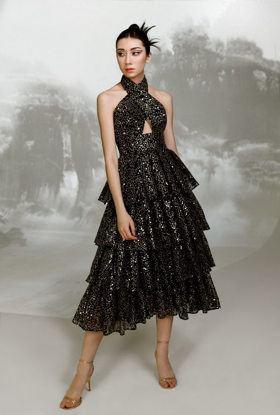 Платье миди из сетки с пайетками драпированное с объемной юбкой
