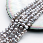 Жемчуг, цвет серый, размер около 4,5*5,3 мм, цена за отрезок 19 см (1/2 нити)