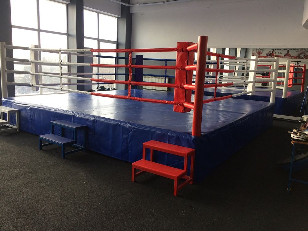 Ринг боксерский - размер 6х6 м., боевая зона 5х5 м., помост 1 м.