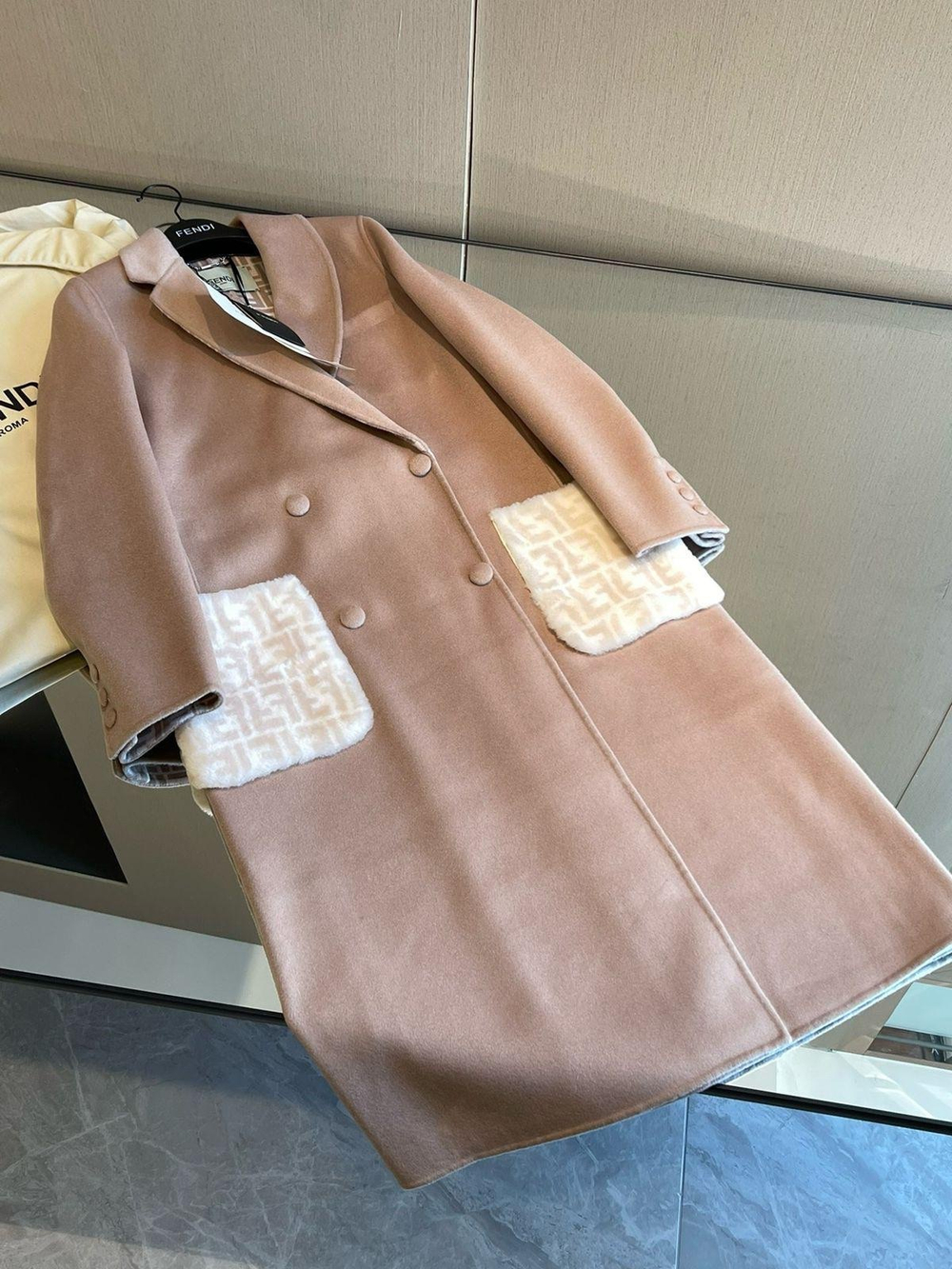 Пальто Fendi