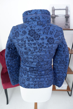 Куртка красивая 44 размер