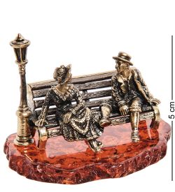 AM-3281 Фигурка «Парочка на скамье» (латунь, янтарь)