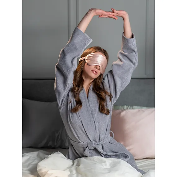 Маска для сна из натурального шелка цвета пыльной розы из коллекции essential