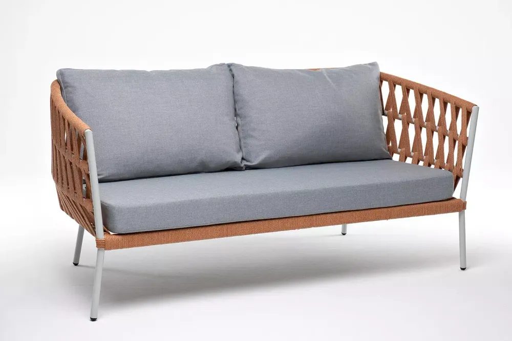 "Диего" диван 2-местный плетеный из роупа, каркас алюминий светло-серый (RAL7035) муар, роуп оранжевый меланж круглый, ткань светло-серая