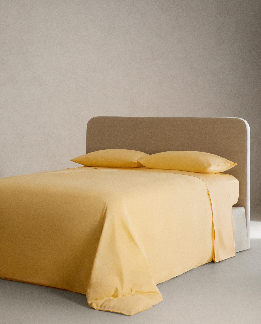 Zara Home - Атласная простыня с эластичной лентой, высота 40 см (300 нитей), желтый, 90х200х40 см