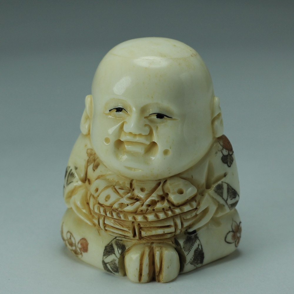 Нэцкэ Ребенок с корзиной рыбы