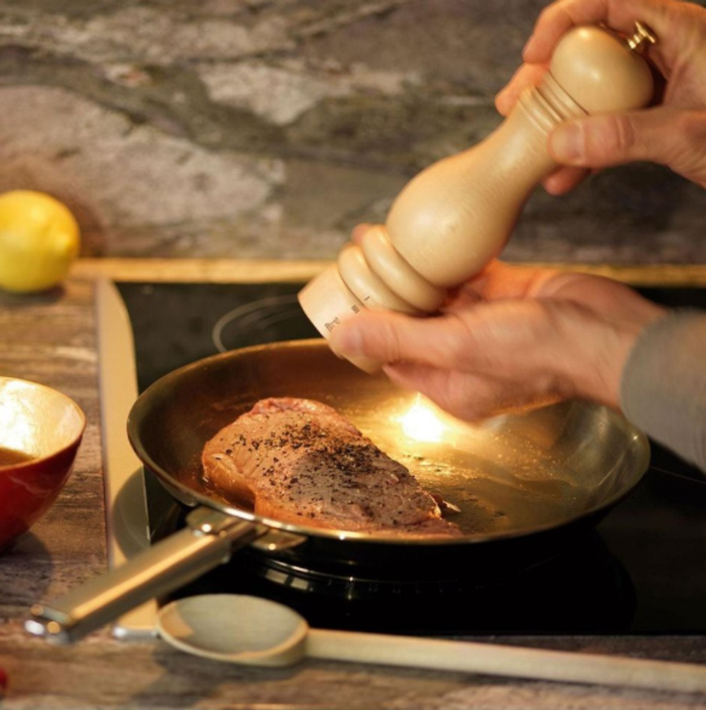 Мельница для перца 12 см Peugeot Paris Франция на кухне