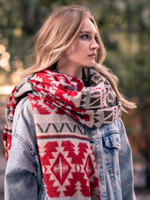 Теплый палантин с орнаментом