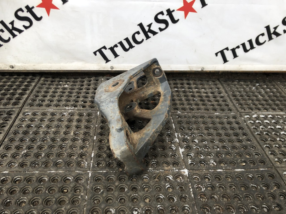 Кронштейн рессоры передней правый