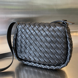 Bottega Veneta Small Cobble Messenger 27 cm