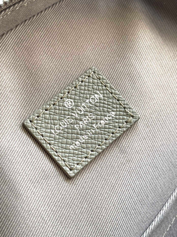 Louis Vuitton Avenue Slingbag NM