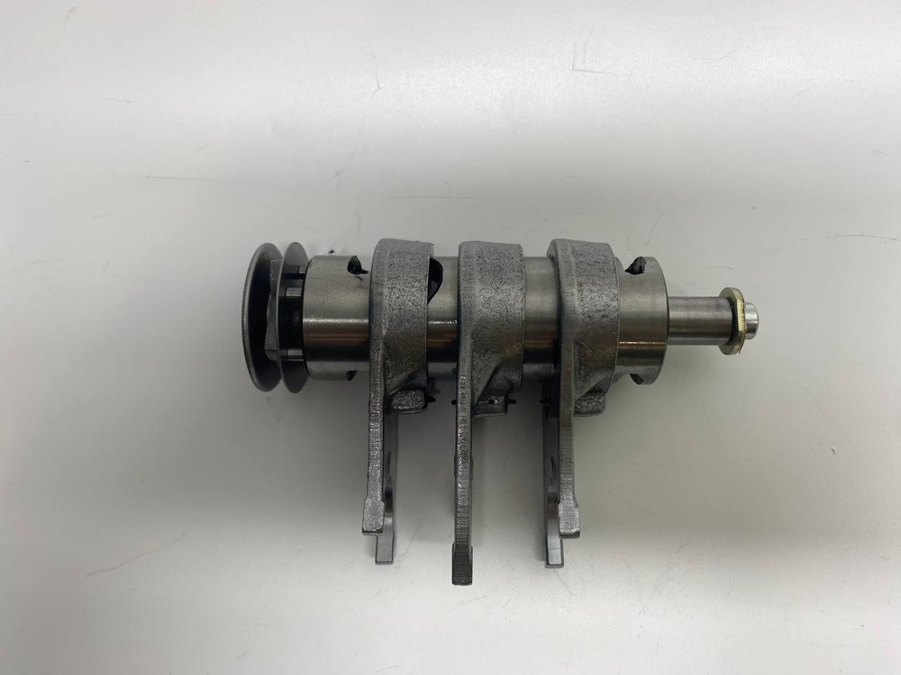 Копирный вал + вилки КПП двигатель 162 FML-2 W190