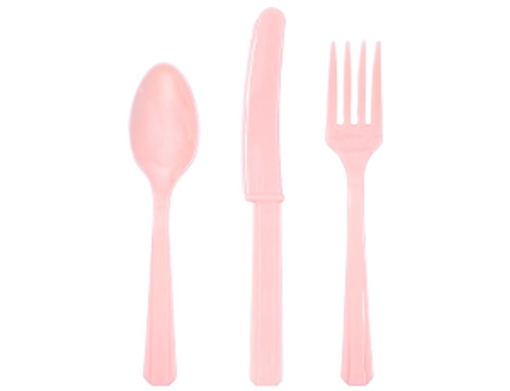 Столовые приборы в ассортименте